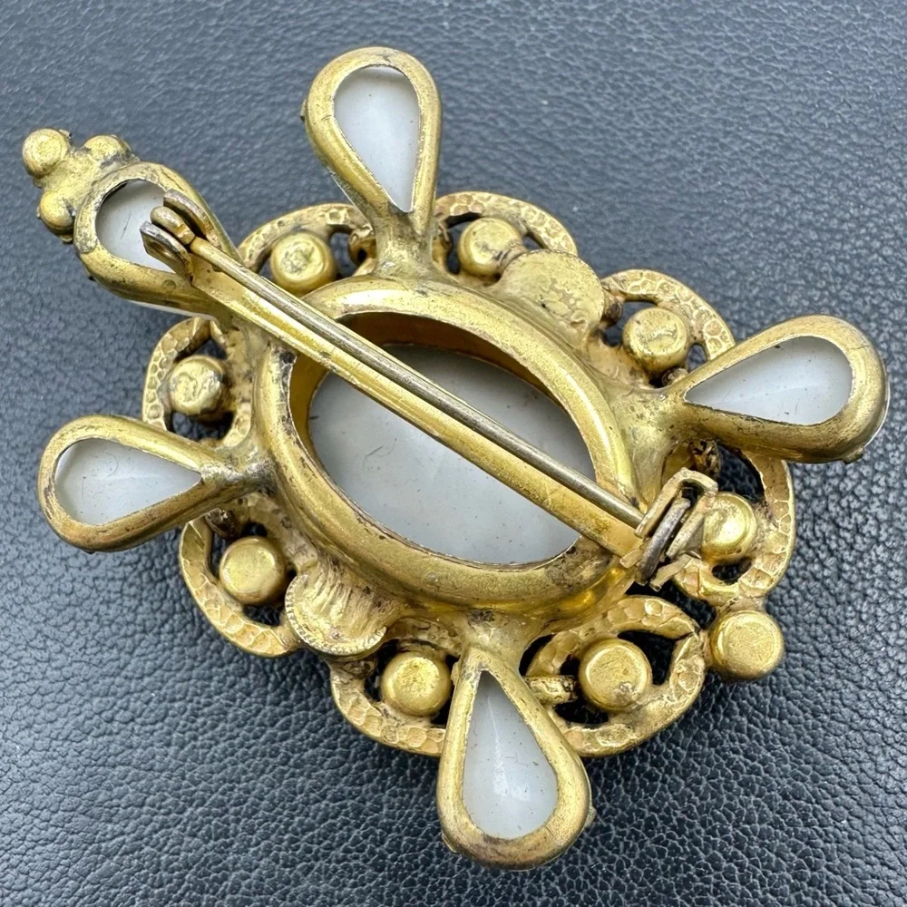 Milk Glass Turtle Vintage Unsigned Beauty Gold Tone Figural Brooch